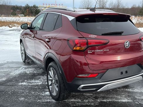 Used 2022 Buick Encore GX Essence w/ Experience Buick Package image 9