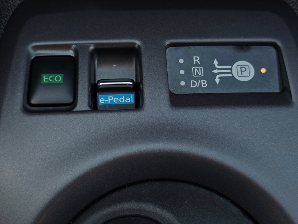 Used 2025 Nissan Leaf S FWD image 30