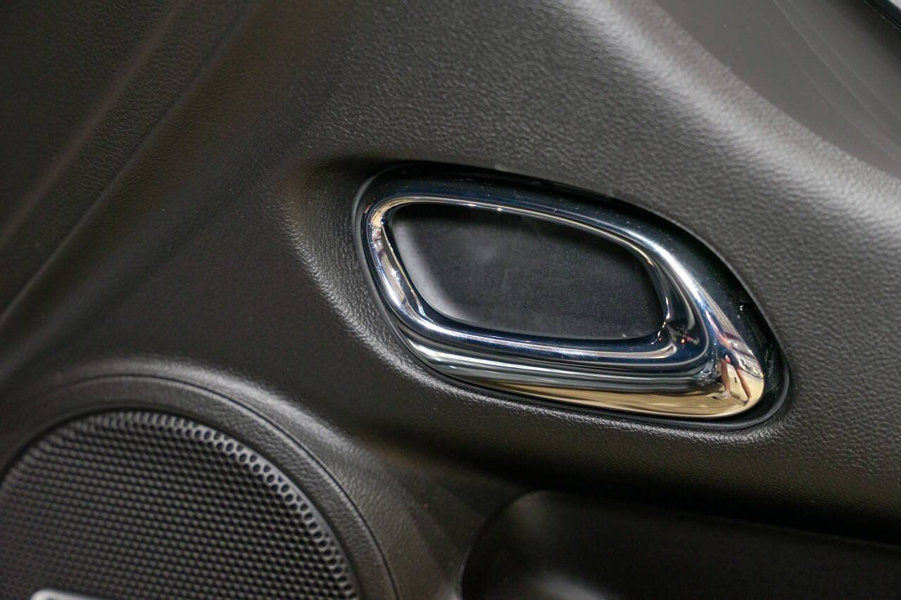 Used 2010 Chevrolet Camaro SS RWD image 38