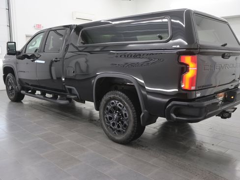 Used 2024 Chevrolet Silverado 2500 LT w/ Midnight Edition image 6