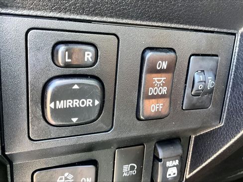 Used 2020 Toyota Tundra Limited w/ Limited Premium Package AWD/4WD image 35