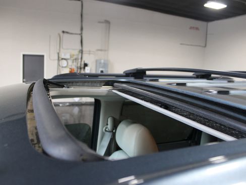 Used 2011 Chevrolet Avalanche LTZ image 7