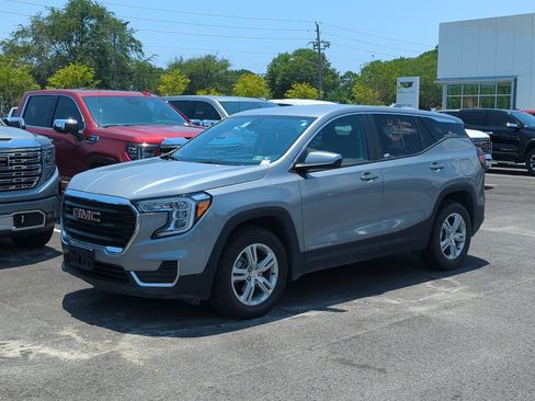 Used 2024 GMC Terrain SLE AWD/4WD image 1