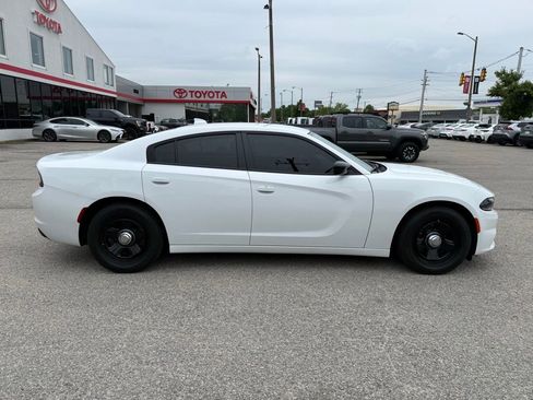 Used 2023 Dodge Charger SXT RWD image 2