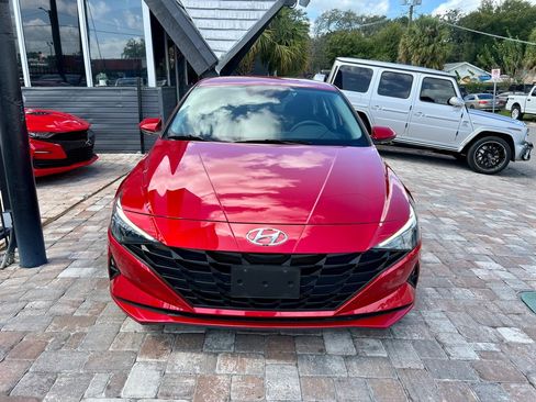 Used 2021 Hyundai Elantra SE image 4