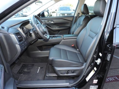 Used 2024 Nissan Rogue SV w/ SV Premium Package FWD image 21