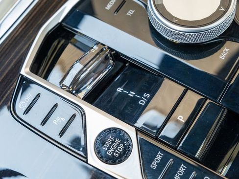 Used 2023 BMW X7 xDrive40i w/ Premium Package image 23