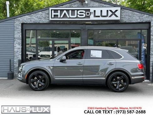 Used 2017 Bentley Bentayga AWD/4WD image 14