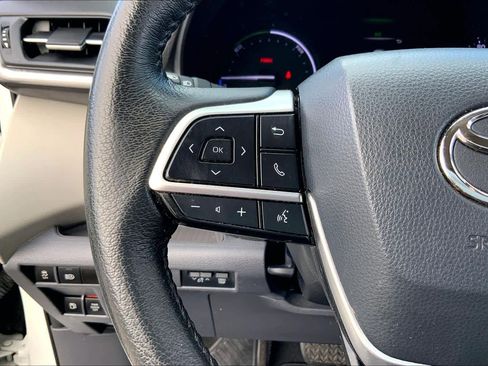 Used 2022 Toyota Sienna XLE image 21