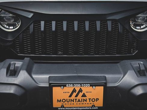 Used 2021 Jeep Wrangler Sport AWD/4WD image 4