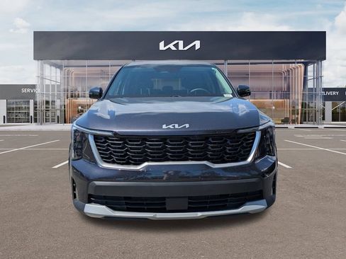 Certified 2025 Kia Sorento LX FWD image 7