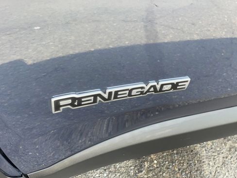 Used 2022 Jeep Renegade Latitude AWD/4WD image 42