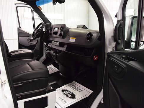 Used 2025 Mercedes-Benz Sprinter 2500 image 24