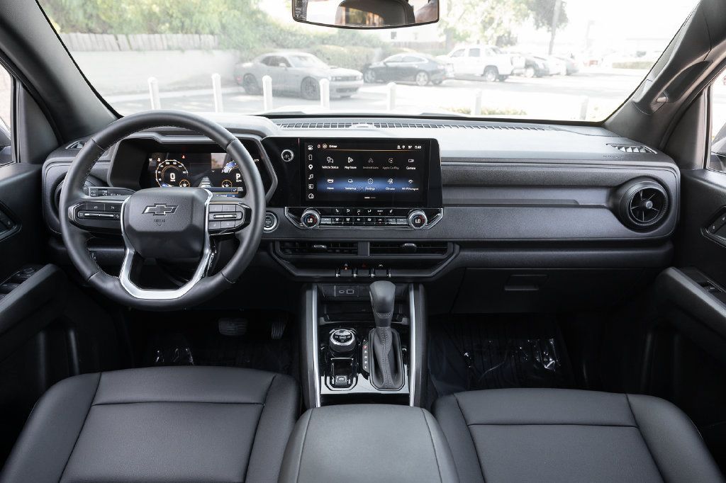 Used 2025 Chevrolet Colorado Trail Boss AWD/4WD image 23