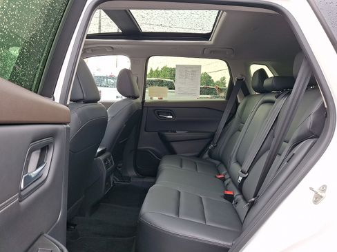 Used 2023 Nissan Rogue SL AWD/4WD image 11