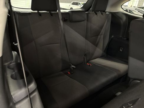 Used 2025 Toyota Highlander LE FWD image 27