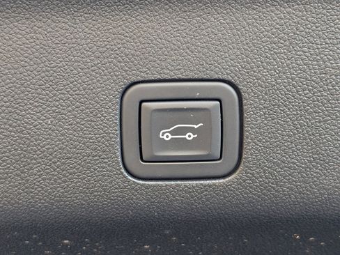 Used 2023 GMC Yukon XL Denali image 21