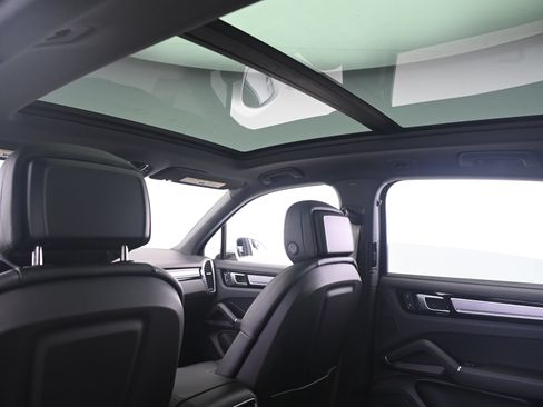 Certified 2023 Porsche Cayenne AWD/4WD image 25
