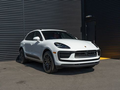 Used 2025 Porsche Macan image 7