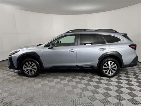 Used 2024 Subaru Outback Premium image 11