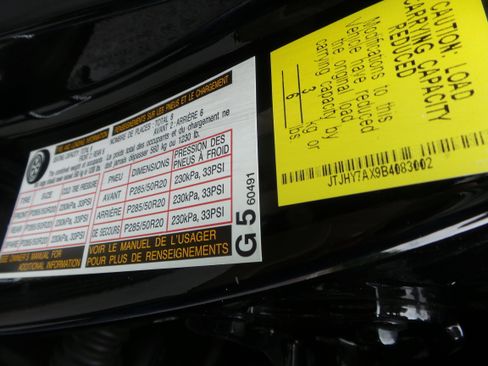Used 2011 Lexus LX 570 4WD image 34