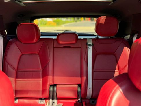 Used 2023 Porsche Cayenne Platinum Edition image 34