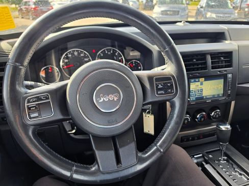 Used 2012 Jeep Liberty Sport AWD/4WD image 16