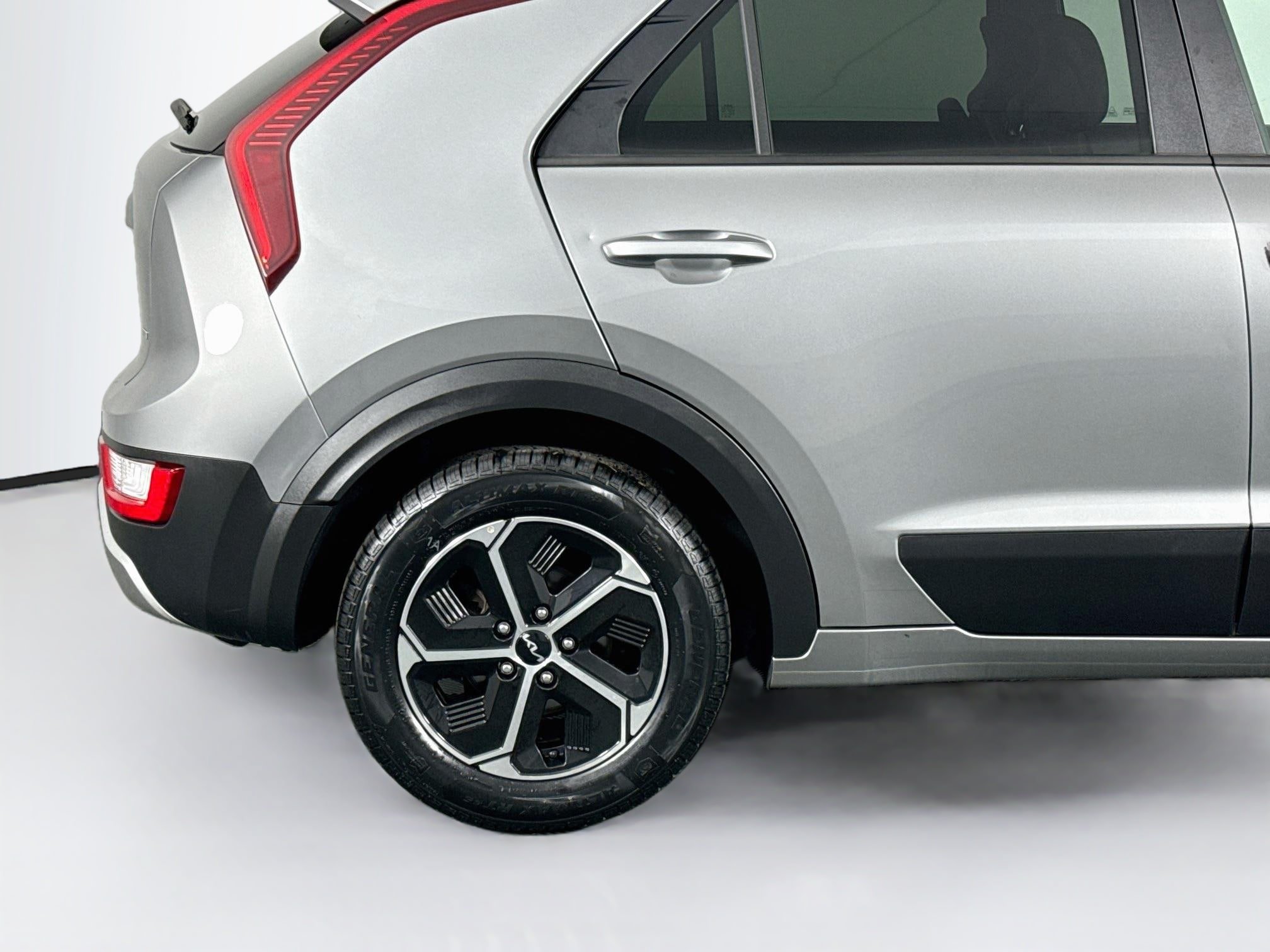 Used 2023 Kia Niro LX FWD image 43