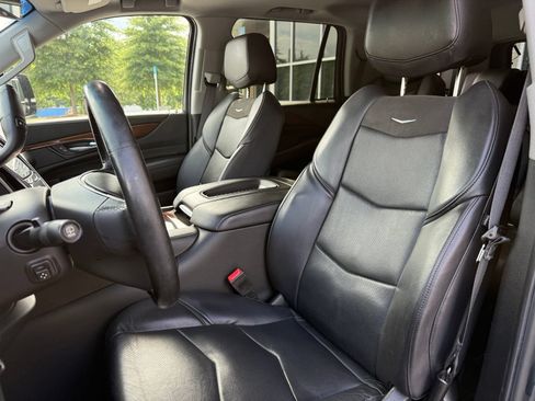 Used 2019 Cadillac Escalade Luxury AWD/4WD image 35