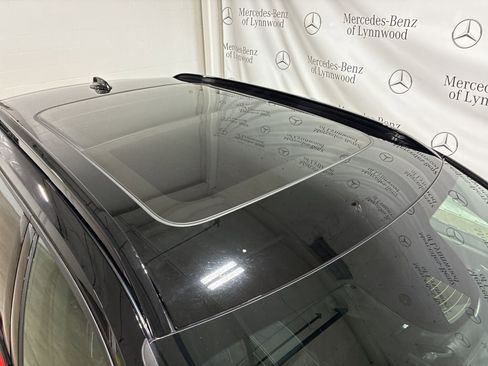 Used 2021 Volvo XC40 T5 R-Design w/ Advanced Package image 27