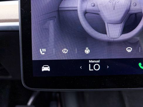 Used 2022 Tesla Model Y Long Range image 23