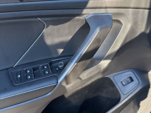 Used 2022 Volkswagen Tiguan SE R-Line image 21