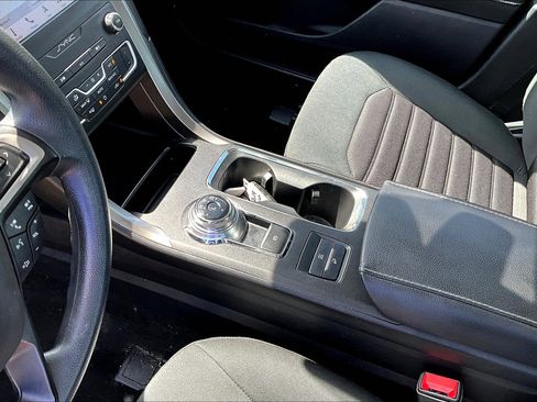 Used 2019 Ford Fusion SE image 15