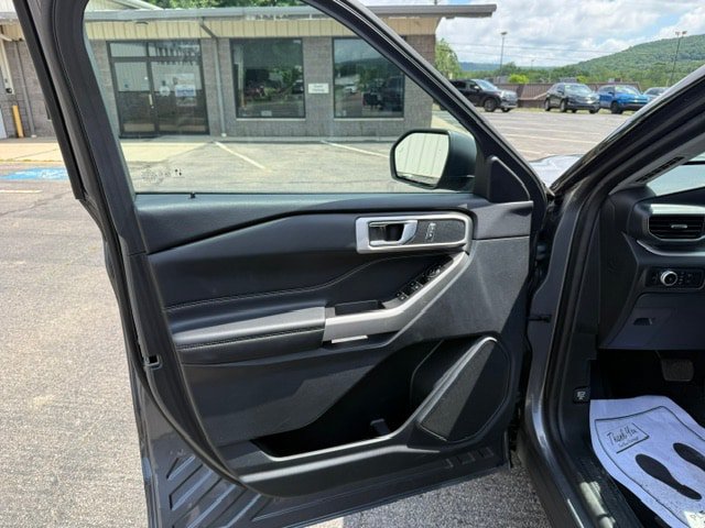 Used 2023 Ford Explorer XLT w/ Equipment Group 202A AWD/4WD image 10