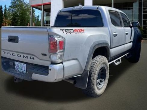 Used 2020 Toyota Tacoma TRD Off-Road w/ TRD Premium Off Road Package AWD/4WD image 23