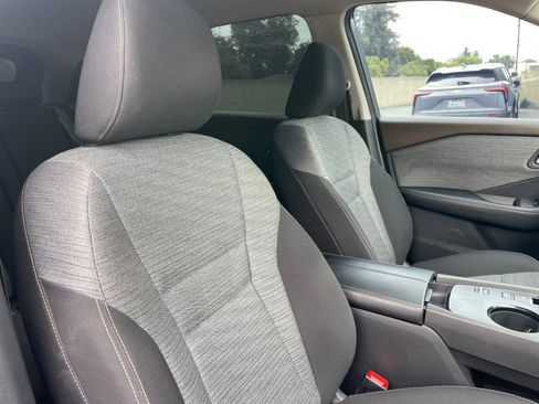 Used 2023 Nissan Rogue SV image 24