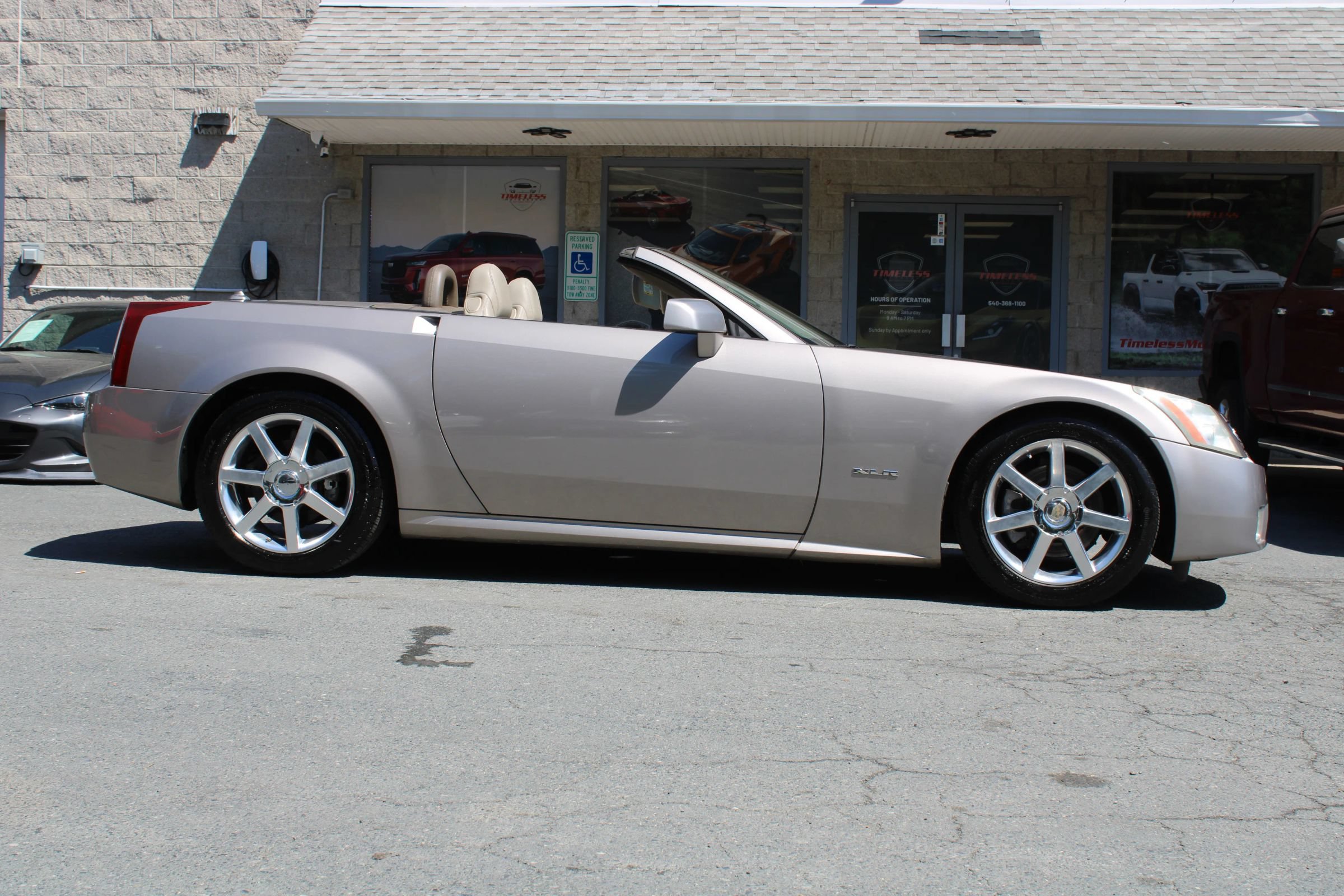 Used 2005 Cadillac XLR RWD image 23