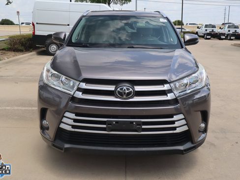 Used 2019 Toyota Highlander XLE FWD image 9