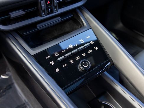 Certified 2025 Porsche Macan Electric image 35