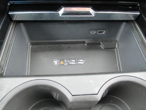 Used 2025 GMC Yukon XL Denali AWD/4WD image 27