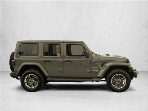 Used 2019 Jeep Wrangler Unlimited Sahara AWD/4WD image 5