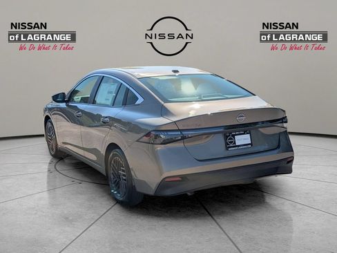 New 2026 Nissan Sentra SV w/ Floor Mat Package FWD image 7