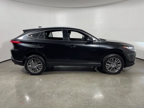 Certified 2022 Toyota Venza Limited AWD/4WD image 2