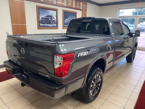 Used 2017 Nissan Titan PRO-4X w/ Pro-4x Convenience Package AWD/4WD image 5