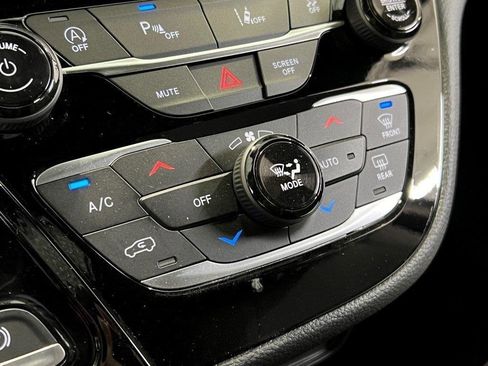 New 2026 Chrysler Pacifica Select image 34