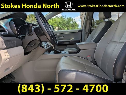 Used 2017 Kia Sedona LX w/ LX Essentials Premium Package image 26