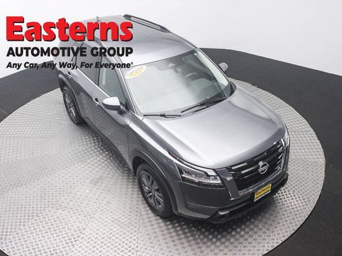 Used 2022 Nissan Pathfinder SV AWD/4WD image 3