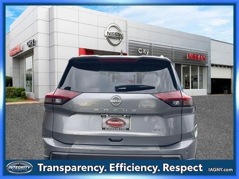 Used 2024 Nissan Rogue SV w/ SV Premium Package image 6