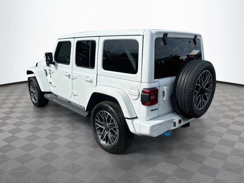 Used 2022 Jeep Wrangler Unlimited Sahara AWD/4WD image 8