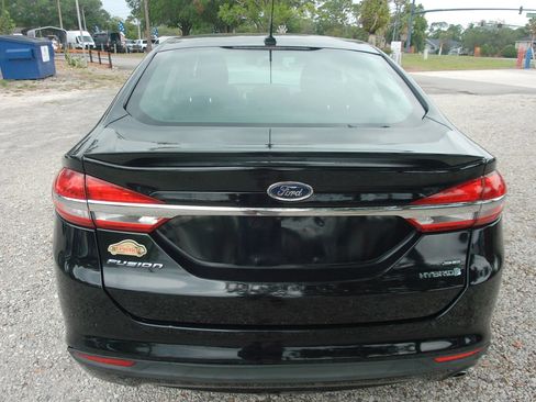Used 2017 Ford Fusion SE w/ Equipment Group 601A FWD image 6